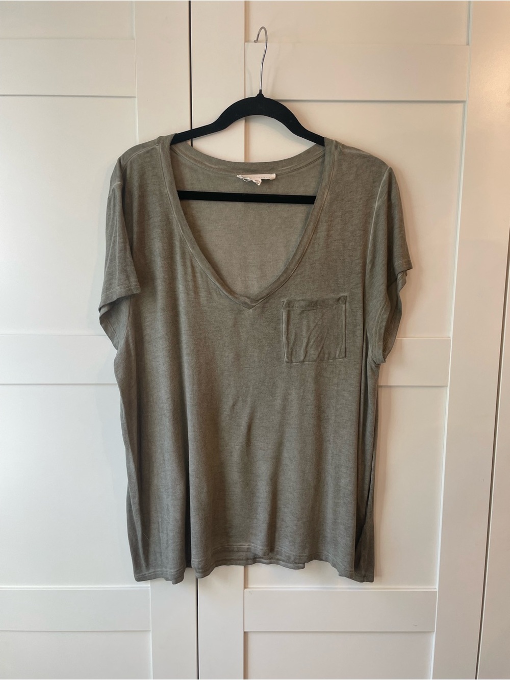 Jane + Delancey Women's Olive V-Neck Tee